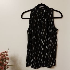 Worthington sleeveless pleated tie neck blouse